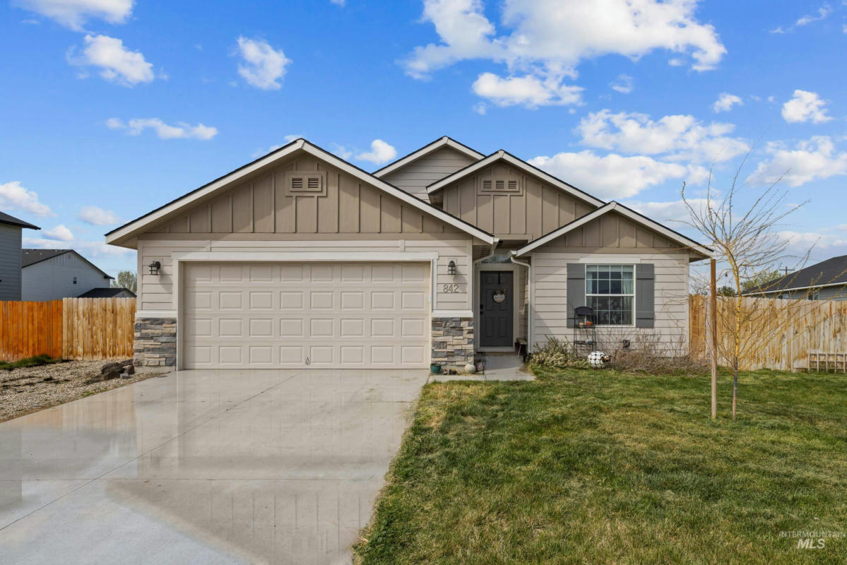 842 SW LEVANT WAY, MOUNTAIN HOME, ID 83647, photo 1 of 41