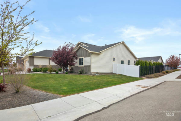 70 S NORCREST AVE, NAMPA, ID 83687, photo 3 of 32