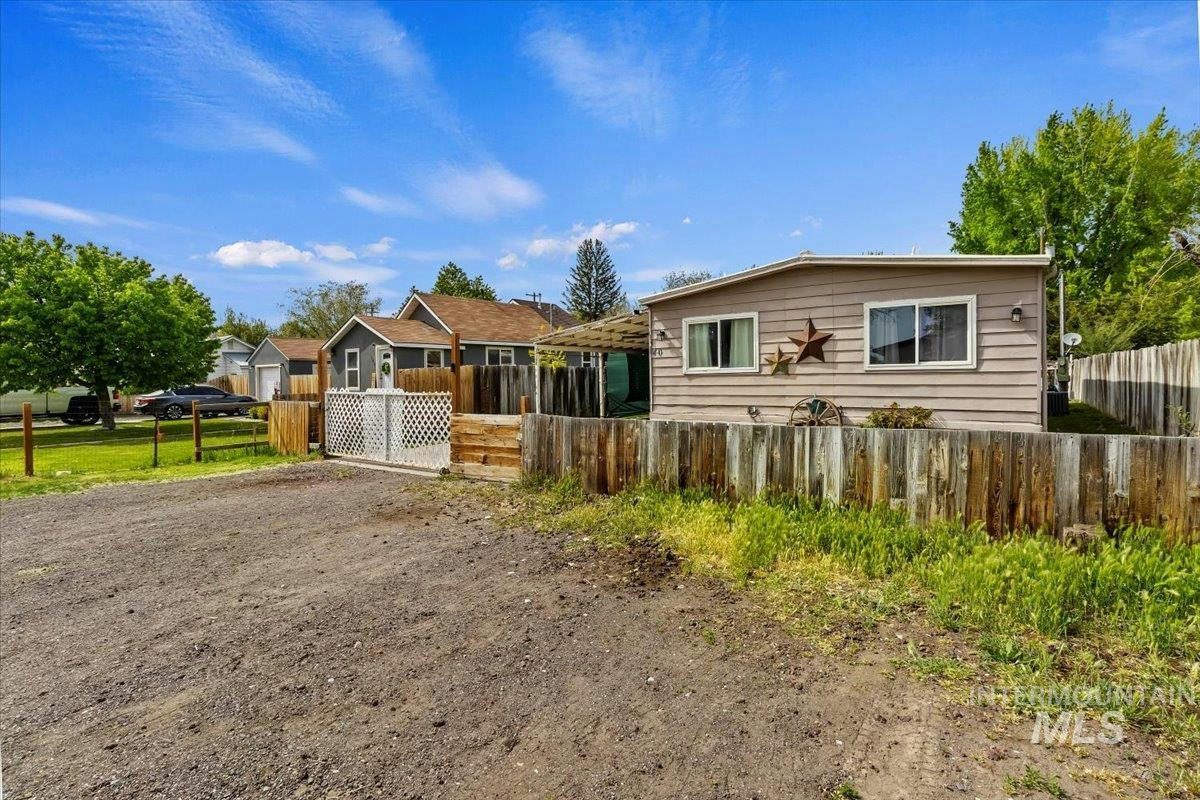 140 2ND AVE W, WENDELL, ID 83355, photo 1 of 13