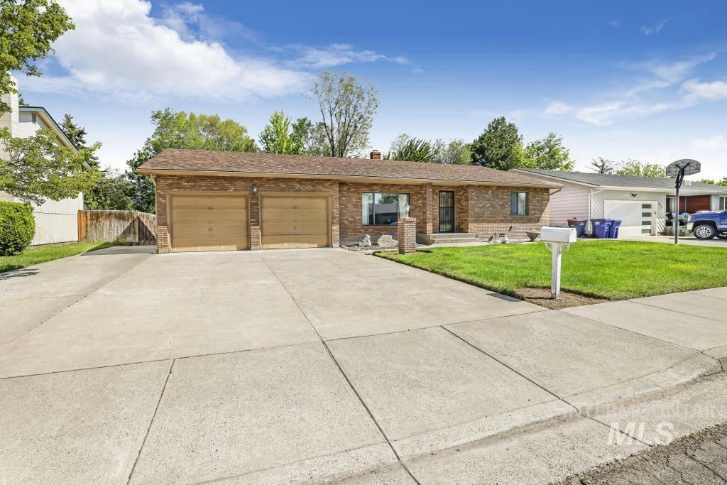 372 CRESTVIEW DR, TWIN FALLS, ID 83301, photo 1 of 25